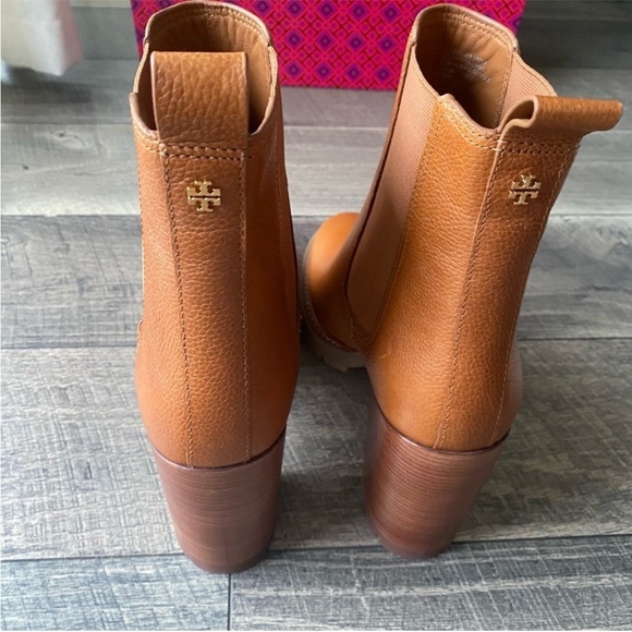 Tory Burch Lug 70MM Bootie Size 11 Leather Blanched Almond Brown Camel Tan NIB - Picture 9 of 16